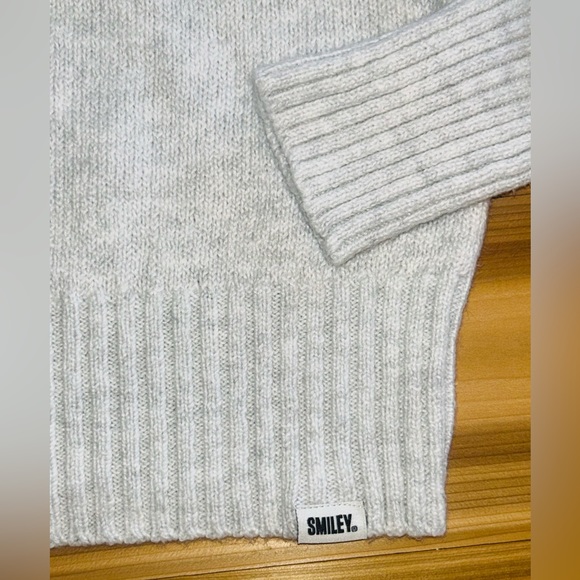 NEW American Eagle Smiley Mock Neck Soft Sweater Size Small NWT - Picture 8 of 13